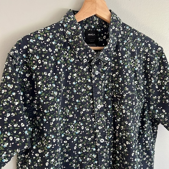 RVCA Black Floral Casual Button Down Shirt Large - Picture 3 of 8